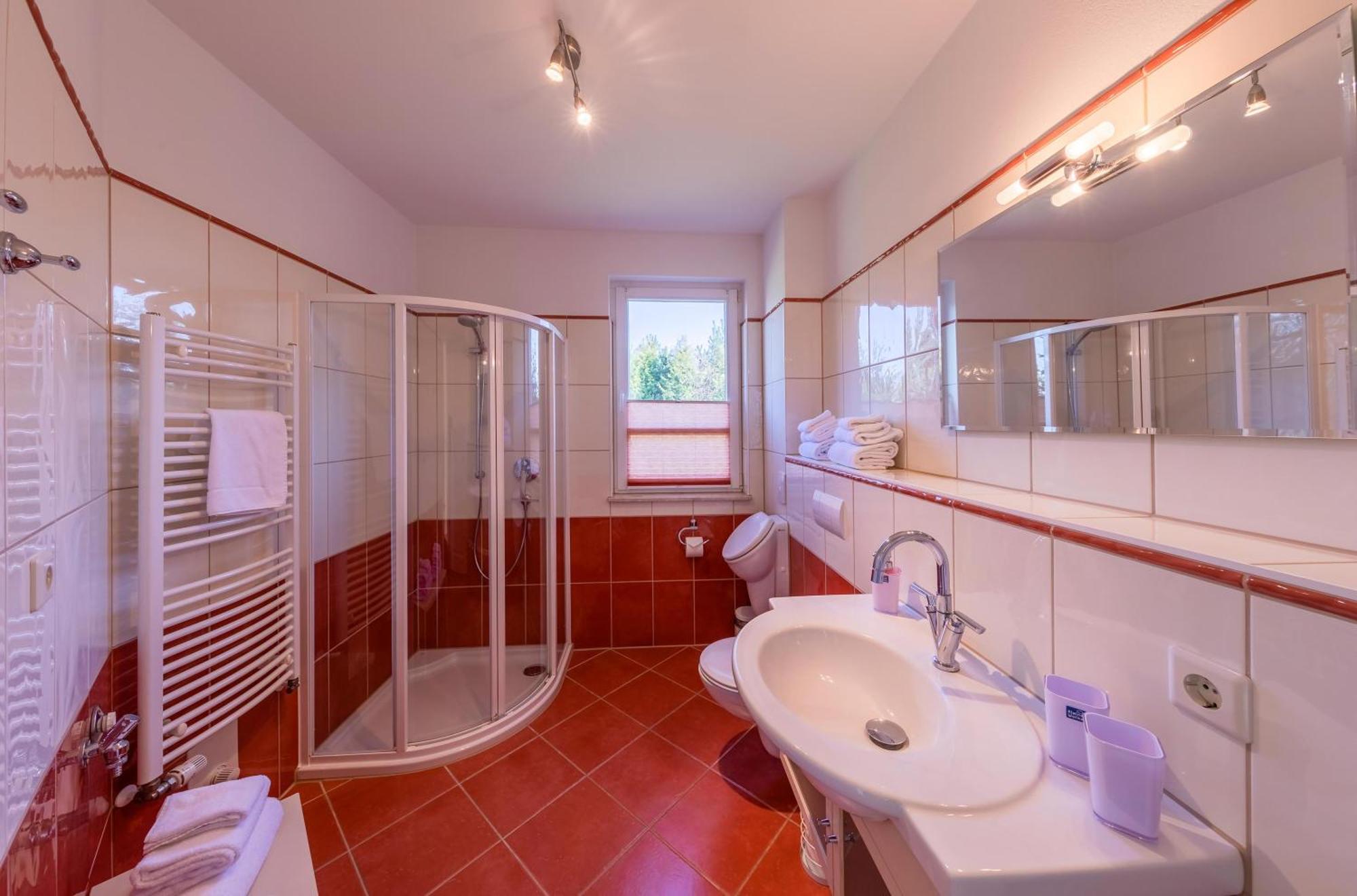 Storchenruh- Familienfreundliches Ferienhaus Mit Terrasse & Direkter Golfplatzlage 고렌레빈 외부 사진